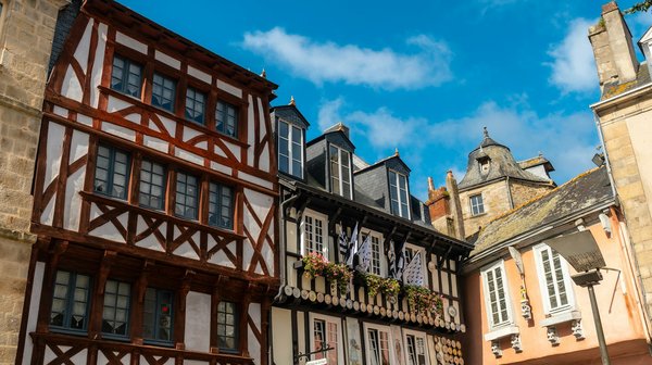Qu'est-ce qui distingue la mairie de Quimper des autres mairies en France ?